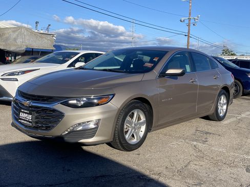Used 2024 Chevrolet Malibu LT FWD image 2