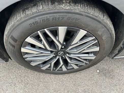 Used 2024 Nissan Altima 2.5 SV image 12