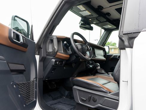 Used 2024 Ford Bronco Outer Banks AWD/4WD image 13