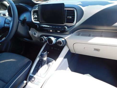 Used 2025 Hyundai Venue Limited FWD image 17