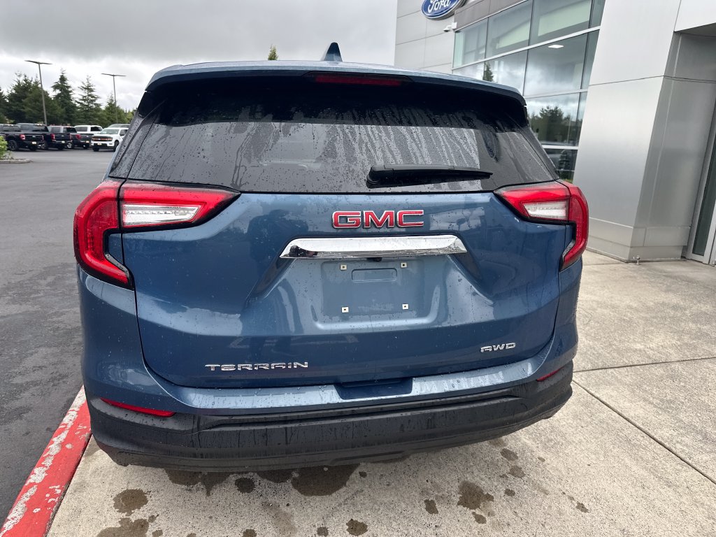 Used 2024 GMC Terrain SLE AWD/4WD image 3