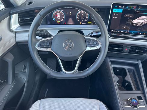 New 2025 Volkswagen Tiguan SE AWD/4WD image 14