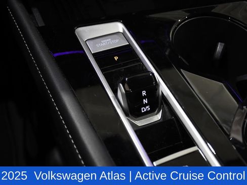 Used 2025 Volkswagen Atlas SEL AWD/4WD image 24