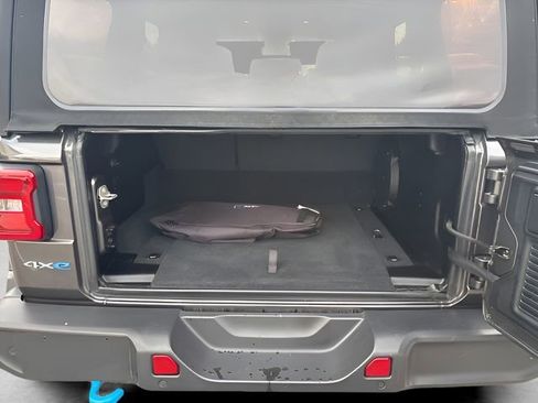 Used 2024 Jeep Wrangler Unlimited Sahara w/ Technology Group image 13