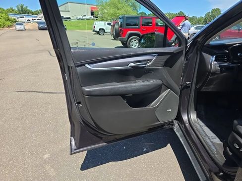 Used 2017 Cadillac XT5 Luxury FWD image 41
