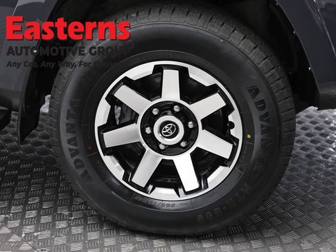 Used 2024 Toyota 4Runner TRD Off-Road Premium AWD/4WD image 32