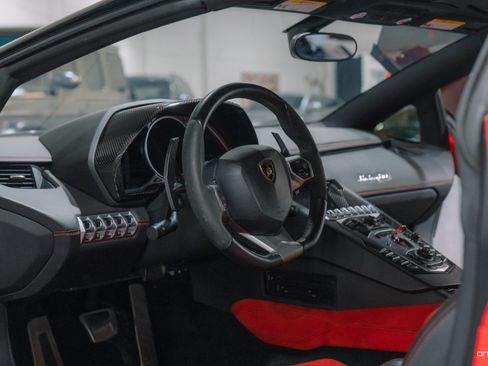 Used 2015 Lamborghini Aventador LP 700-4 AWD/4WD image 2