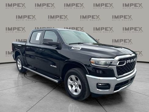 Used 2025 RAM 1500 Big Horn AWD/4WD image 4