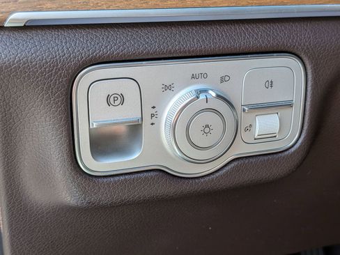 Used 2021 Mercedes-Benz GLS 450 4MATIC image 17