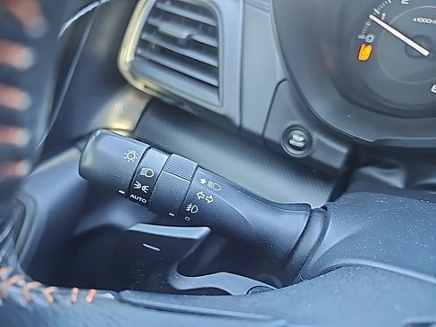 Used 2018 Subaru Crosstrek 2.0i Premium w/ Eyesight System image 11