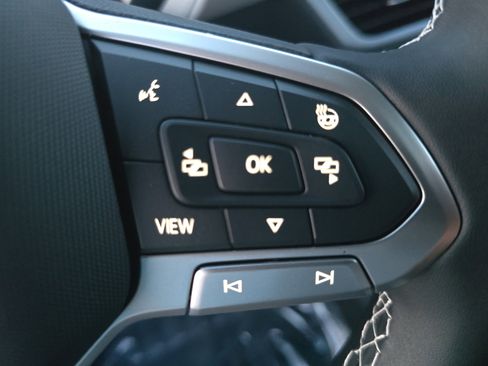 New 2025 Volkswagen Taos SEL image 17