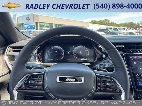 Used 2023 Jeep Grand Cherokee L Overland AWD/4WD image 6