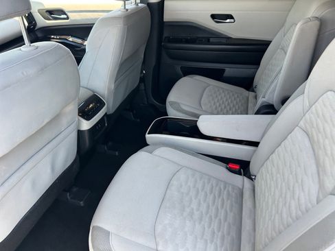 Used 2022 Nissan Pathfinder SV w/ SV Premium Package FWD image 17