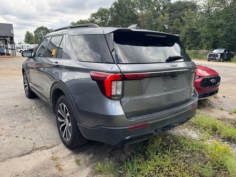 Used 2025 Ford Explorer ST-Line AWD/4WD image 2