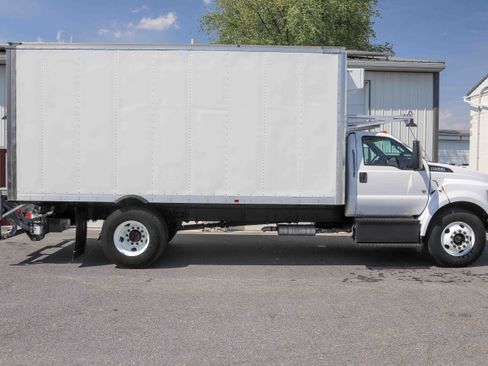 Used 2023 Ford F650 2WD Regular Cab Super Duty image 2