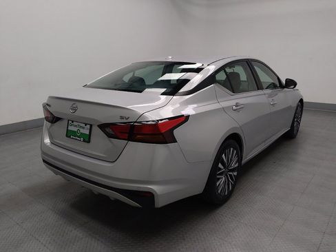 Used 2024 Nissan Altima 2.5 SV image 9