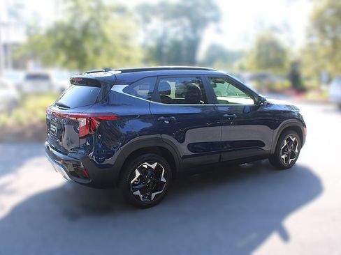 Certified 2026 Kia Seltos EX FWD image 12