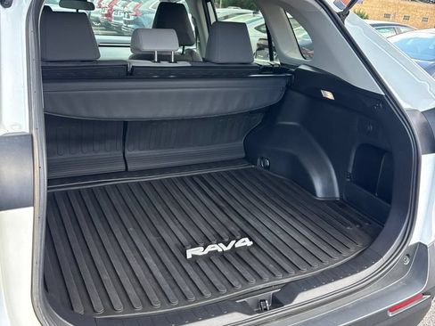 Used 2022 Toyota RAV4 XLE AWD/4WD image 19