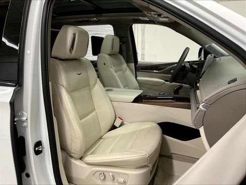 Used 2024 Cadillac Escalade Sport Platinum w/ LPO, ONYX Package AWD/4WD image 13