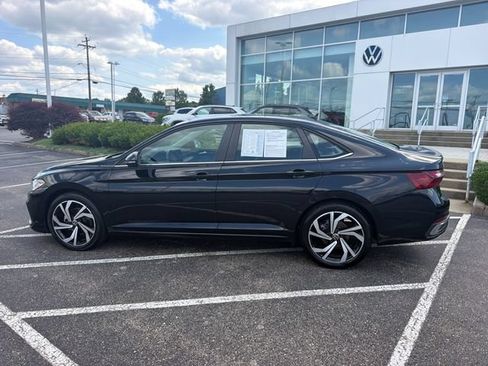 Used 2025 Volkswagen Jetta SEL FWD image 9