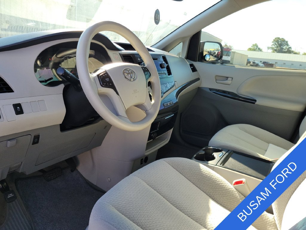 Used 2014 Toyota Sienna LE FWD image 18