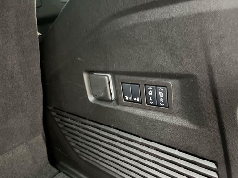 Certified 2025 GMC Yukon Denali w/ Sun & Power Step Package AWD/4WD image 4