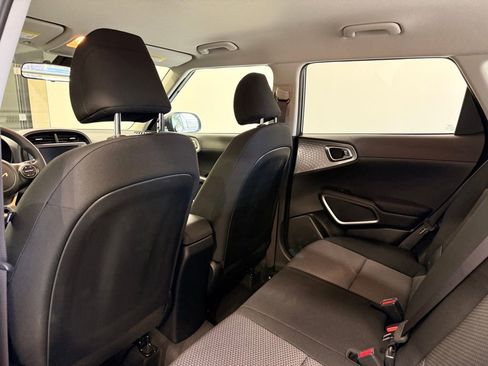 Used 2025 Kia Soul LX w/ LX Technology Package FWD image 21