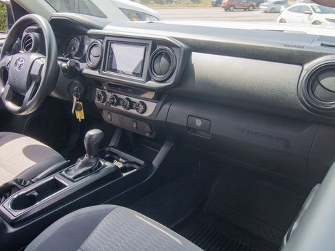 Used 2017 Toyota Tacoma SR w/ Tow Package AWD/4WD image 14