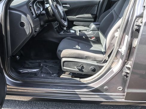 Used 2018 Dodge Charger SXT Plus w/ Driver Convenience Group RWD image 18