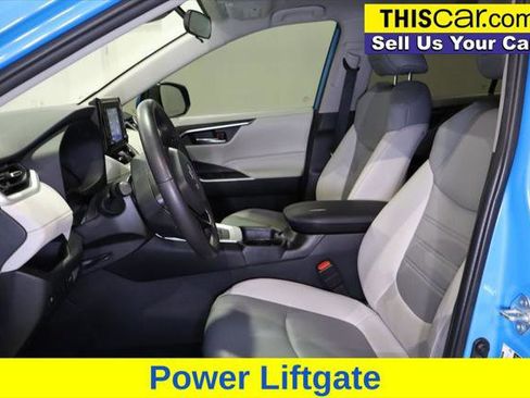 Used 2021 Toyota RAV4 XLE Premium image 19