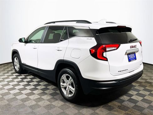 Used 2024 GMC Terrain SLE w/ Driver Convenience Package image 6