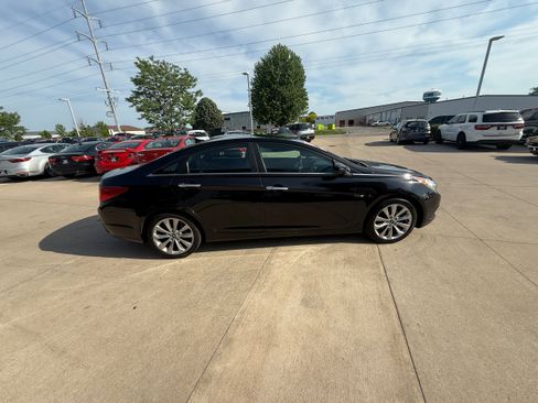 Used 2013 Hyundai Sonata SE FWD image 2