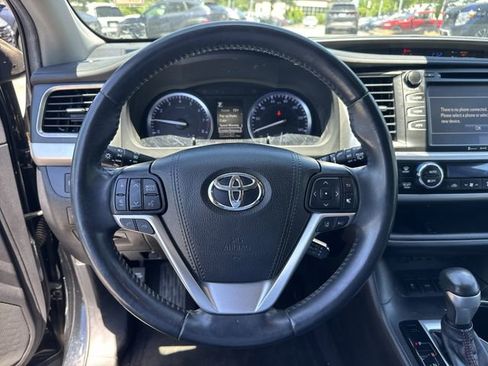 Used 2019 Toyota Highlander SE AWD/4WD image 25