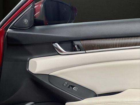 Used 2018 Honda Accord Touring image 38