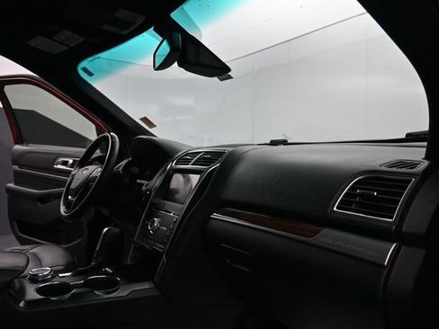 Used 2018 Ford Explorer Platinum AWD/4WD image 29