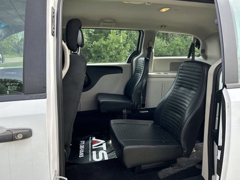 Used 2016 Dodge Grand Caravan American Value Package image 18