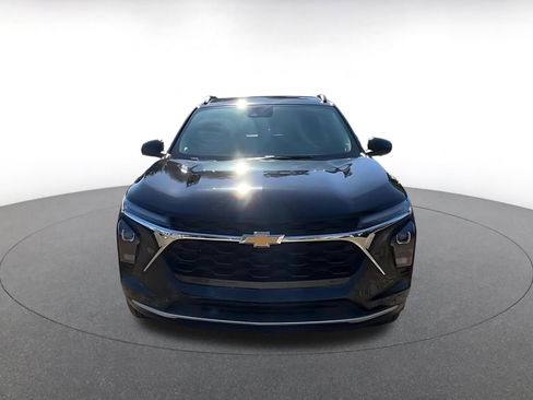 Used 2025 Chevrolet Trax LT w/ LT Convenience Package image 3