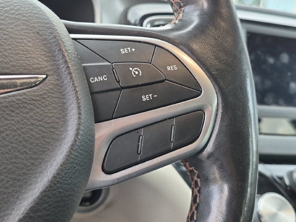 Used 2020 Chrysler Pacifica Touring-L FWD image 18