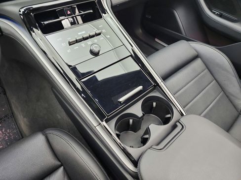 Used 2025 Porsche Panamera image 13