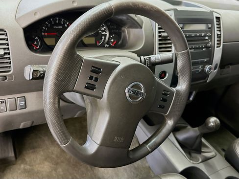 Used 2012 Nissan Frontier SV w/ SV Premium Utility Pkg AWD/4WD image 18