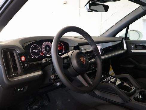 New 2025 Porsche Cayenne image 4