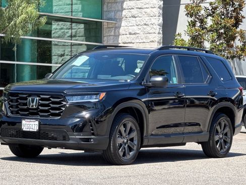 Certified 2025 Honda Pilot Sport image 8