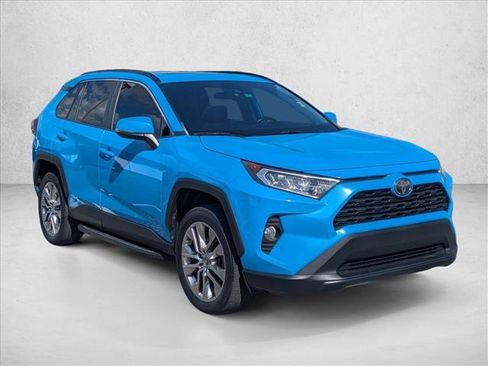 Used 2019 Toyota RAV4 XLE Premium image 3