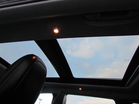 Used 2022 Jeep Cherokee Limited image 5