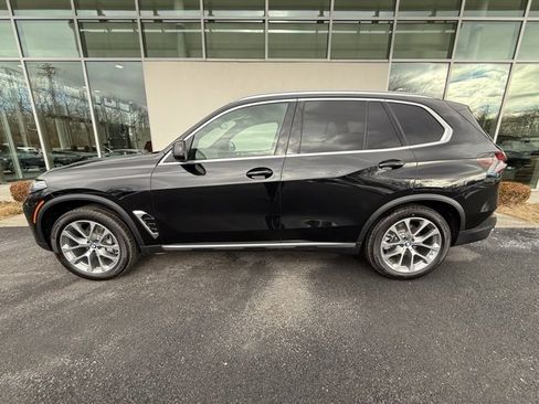 Used 2025 BMW X5 xDrive40i w/ Parking Assistance Package image 2