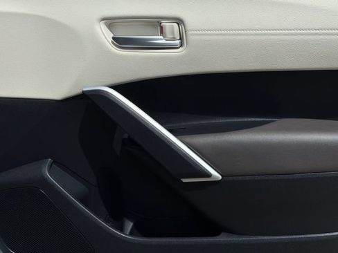 Used 2024 Toyota Corolla Cross XLE FWD image 18