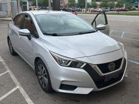 Used 2020 Nissan Versa SV FWD image 2