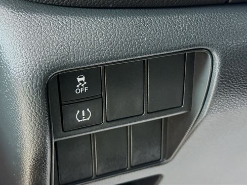 Used 2017 Honda CR-V LX image 9