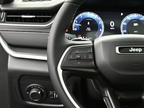 New 2025 Jeep Grand Cherokee Laredo image 28