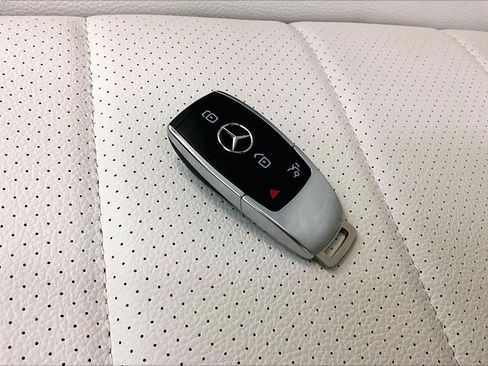 Used 2026 Mercedes-Benz GLS 450 4MATIC image 12